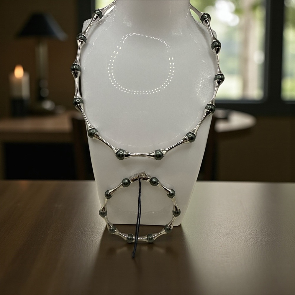 Misaki Tahitian pearls silver toned necklace & bracket set